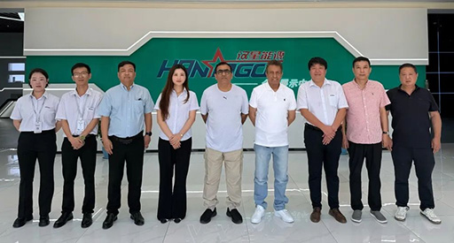 Comunicazione transfrontaliera | I clienti di Dubai hanno visitato Hanxing Energy per un'ispezione e scambi approfonditi e hanno discusso della cooperazione in materia di stoccaggio di energia